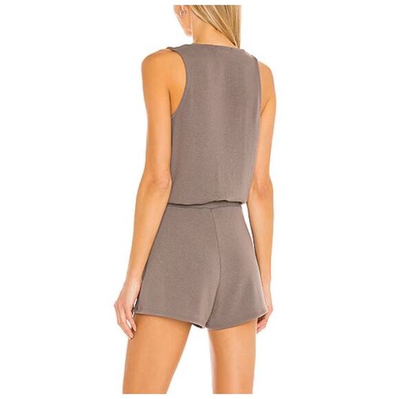 Lovers and Friend Gray Easy Breezy Waffle Knit Romper NWOT Size Small - Picture 2 of 10